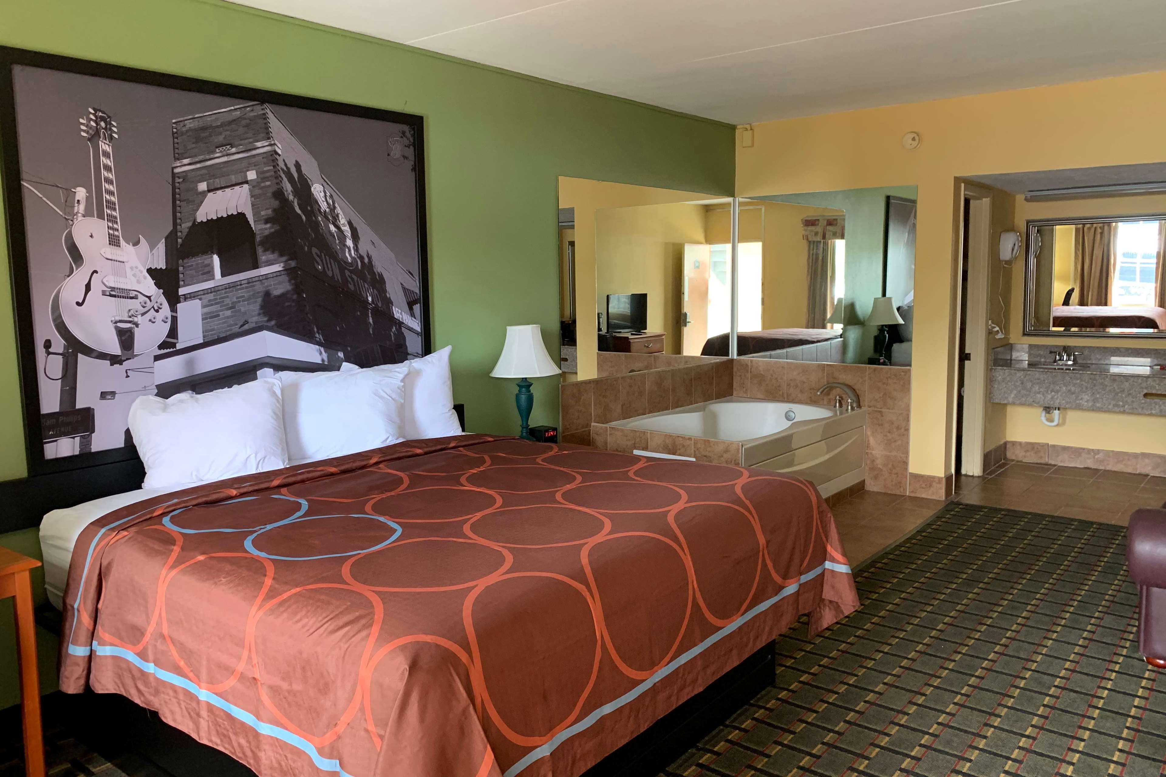 Super 8 By Wyndham Near Downtown / I-40 Hotel